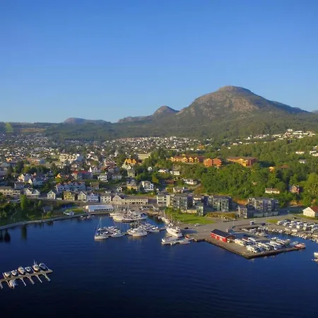 Cozy In The Harbour Of *