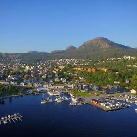 Cozy In The Harbour Of *