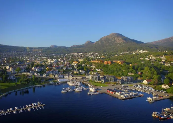 Cozy In The Harbour Of *